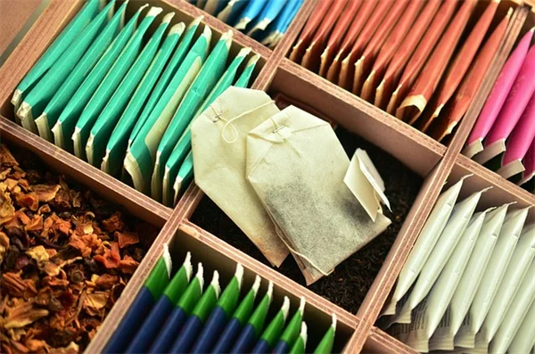 デーツ収穫の時期と方法を完全ガイド！手摘み・振り落とし・房ごと切り取りのコツ